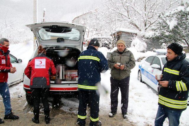 Bolu Dağı'nda kar ulaşımı etkiliyor (2)