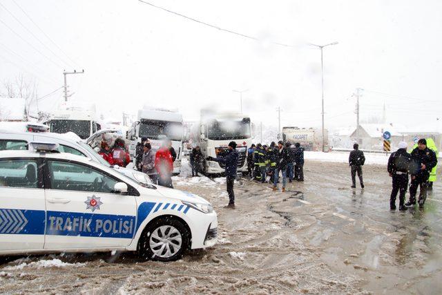 Bolu Dağı'nda kar ulaşımı etkiliyor (2)