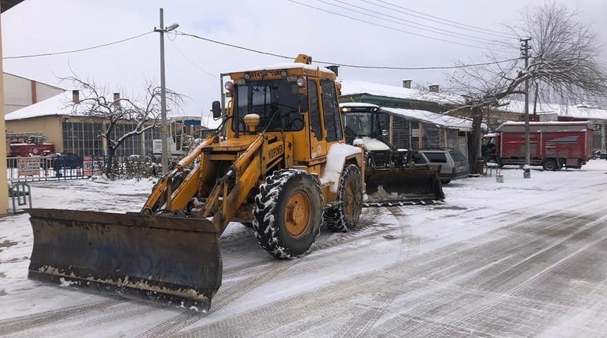 Pazaryeri&rsquo;nde karla m&uuml;cadele &ccedil;alışmaları devam ediyor