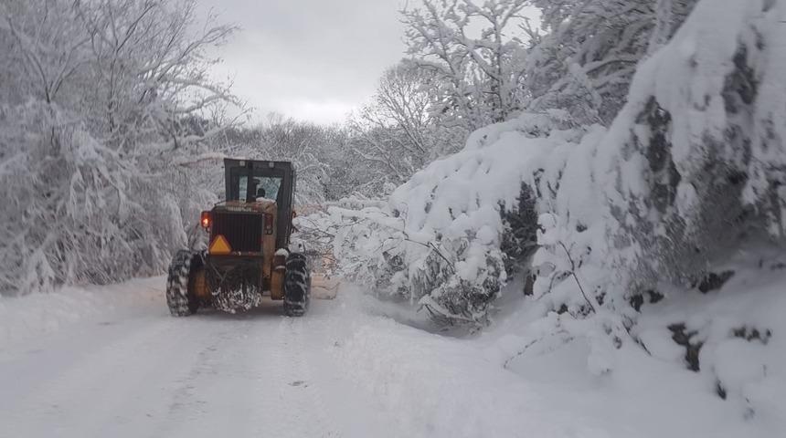 Kırklareli&rsquo;de karla m&uuml;cadele &ccedil;alışmaları devam ediyor