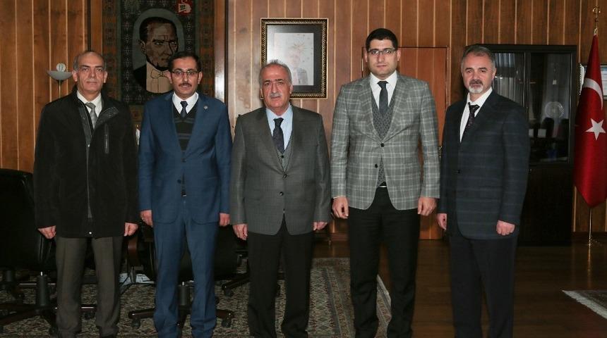 Kara&ccedil;oban Kaymakamı İzci&rsquo;den Rekt&ouml;r &Ccedil;omaklı&rsquo;ya ziyaret