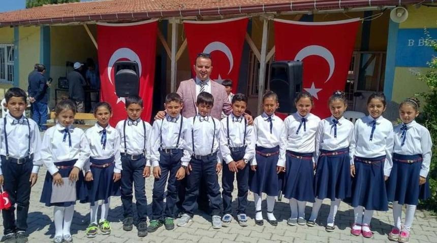 Şuhutlu minik &ouml;ğrencilerin sihirbazlık g&ouml;sterileri