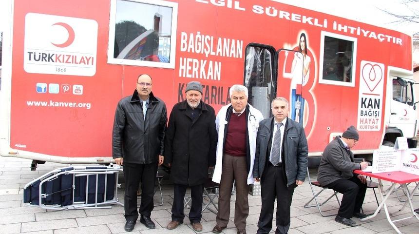 Kaymakam Duru&rsquo;dan kan bağış aracına ziyaret