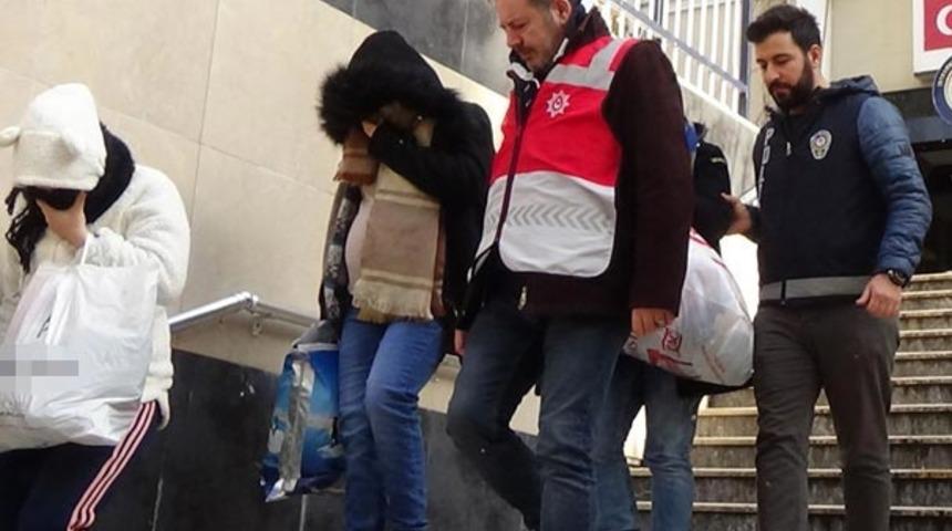 İstanbul'da lüks alışveriş merkezlerinde yankesicilik yapan 3 hamile kardeş suçüstü yakalandı