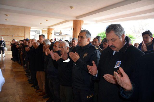 Emekli Emniyet Müdürü son yolculuğuna uğurlandı