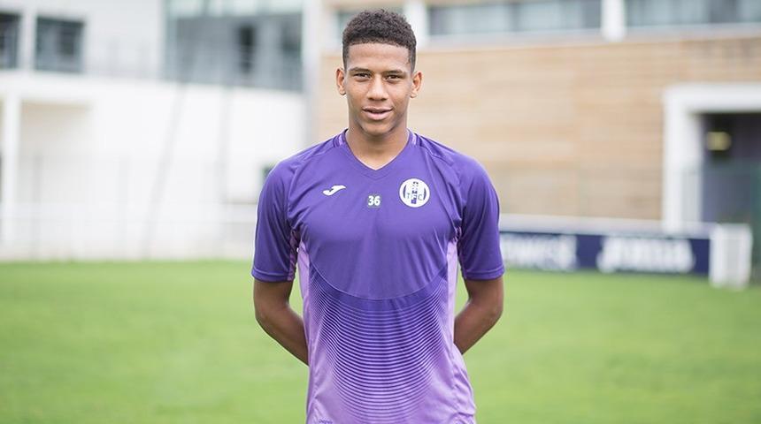 Barcelona, Jean Clair Todibo ile anlaştı