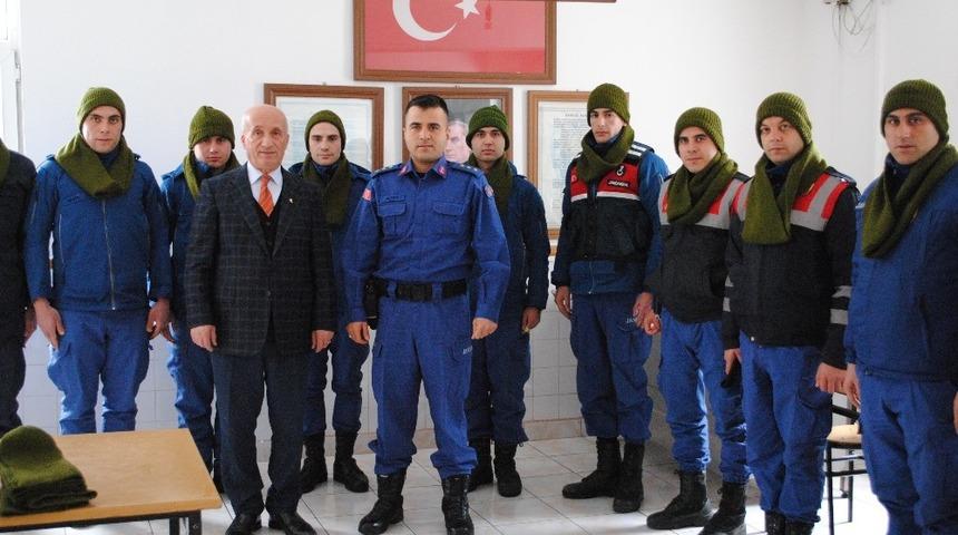 Annelerden Mehmet&ccedil;ik&rsquo;e atkı ve bere