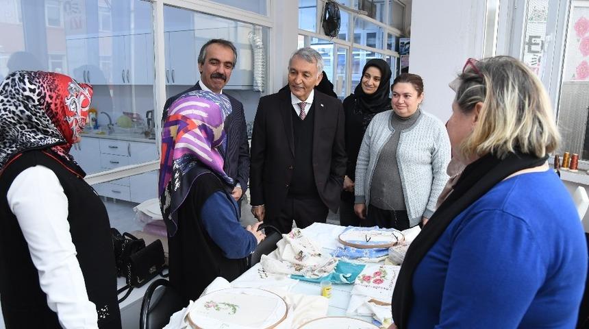 Isparta Belediyesinden &Uuml;retici Kadınlar Pazarı