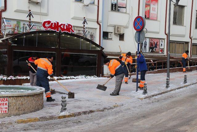 Başkan Boz: “Kar yağışı dert değil en güzel anı olsun diye çalışıyoruz”