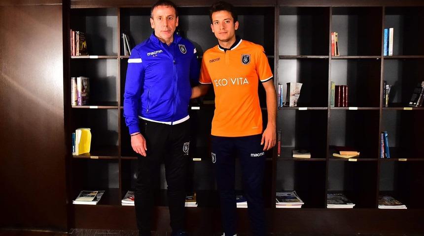 Alican Özfesli resmen Başakşehir'de