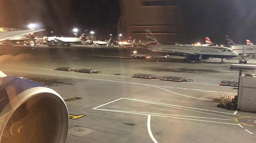 Londra'da bütün uçak seferleri durduruldu