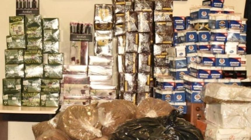 Bursa polisinden iş yerine baskın: ka&ccedil;ak sigara ve &ccedil;ay ele ge&ccedil;irildi