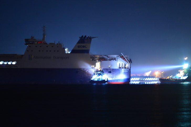 Çanakkale Boğazı'nda yük gemisinde yangın! Çok sayıda römorkör sevk edildi G3
