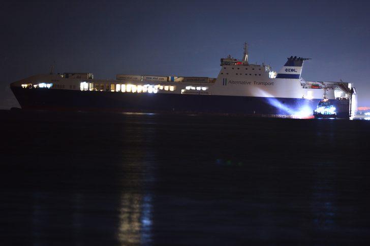 Çanakkale Boğazı'nda yük gemisinde yangın! Çok sayıda römorkör sevk edildi G4