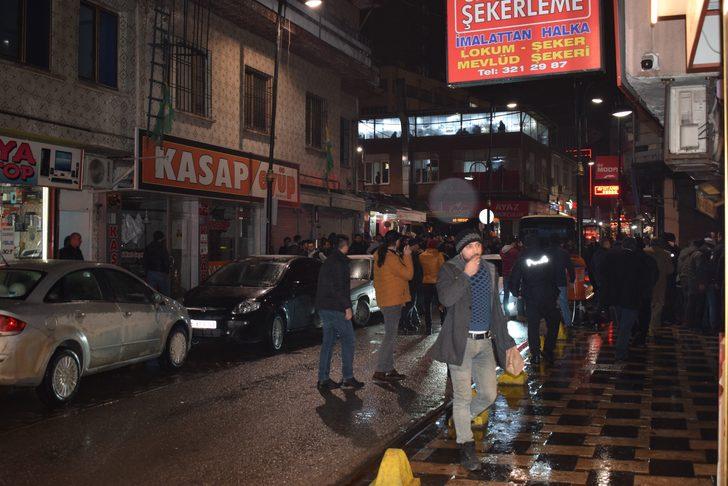 Sopa ve demir çubuklar havada uçuştu! Çok sayıda yaralı var! G2