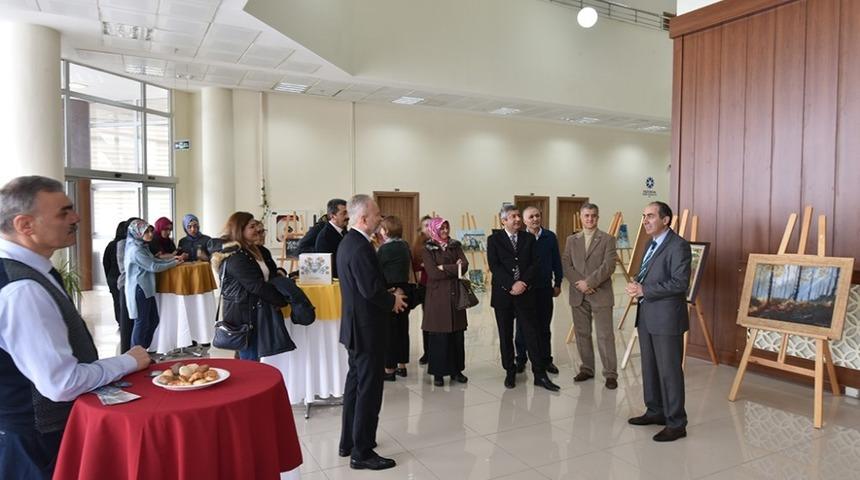 ET&Uuml;&rsquo;de karma resim sergisi