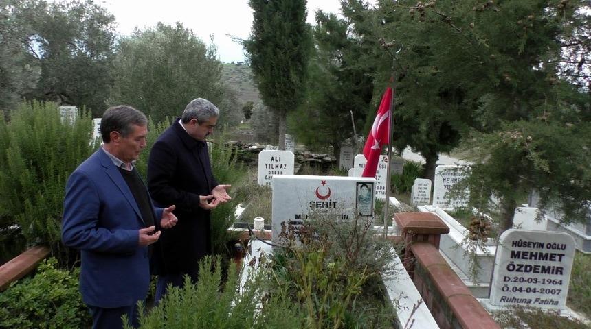 Başkan Alıcık, şehit Mehmet &Ccedil;etin&rsquo;in kabrini ziyaret etti