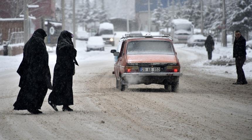 G&uuml;m&uuml;şhane&rsquo;de kar yağışı