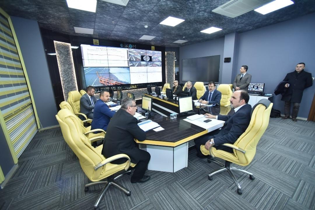 Konya B&uuml;y&uuml;kşehir kar ve buzlanmaya karşı 24 saat g&ouml;revde