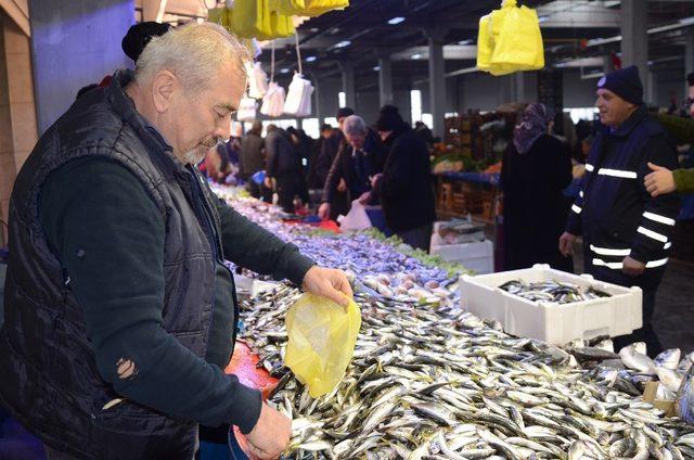 Balık pazarı denetlendi