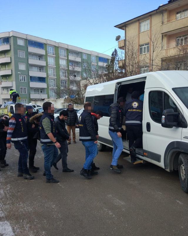 Van ve Diyarbakırda fuhuş operasyonu