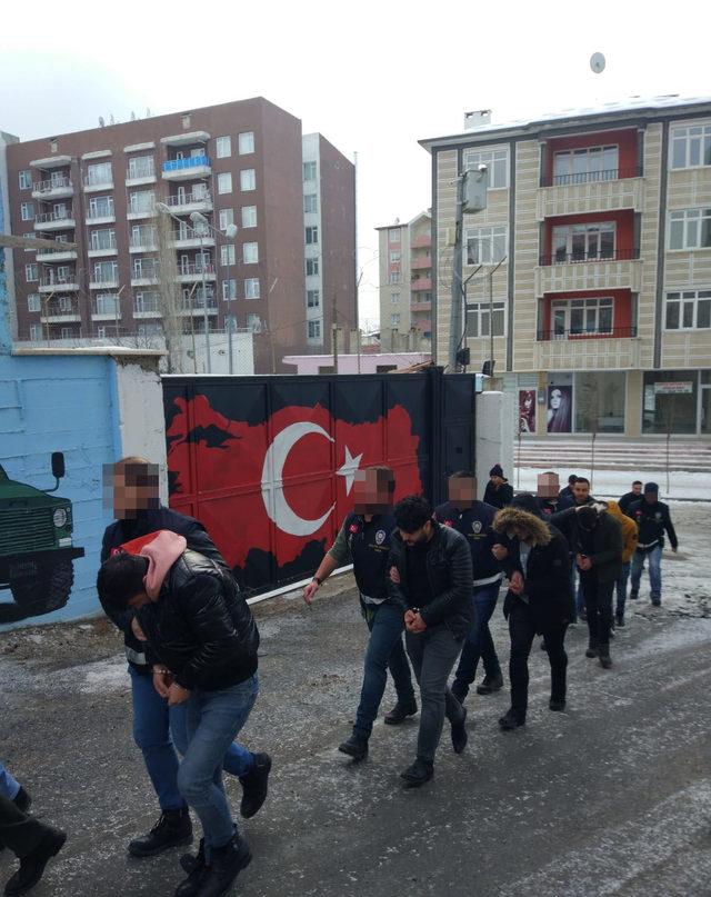 Van ve Diyarbakırda fuhuş operasyonu