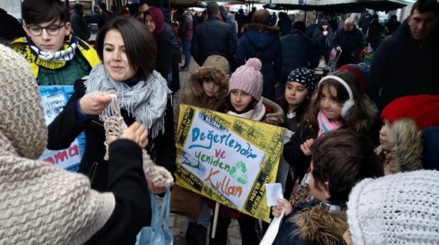 Tavşanlı Ahmet Ulu&ccedil;ay Bilim ve Sanat Merkezi &ouml;ğrencilerinden &rsquo;poşet kullanmıyoruz&rsquo; etkinliği