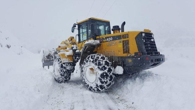 Siirt’te kapanan köy yolları için çalışma başlatıldı