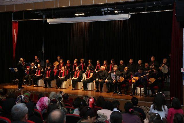 Çağdaş Türk Müziği Korosu ve Çocuk Korosu ilk konserini gerçekleştirdi