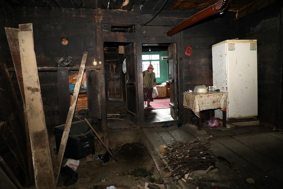 İki odalı yayla evindeki zorlu yaşam m&uuml;cadelesi