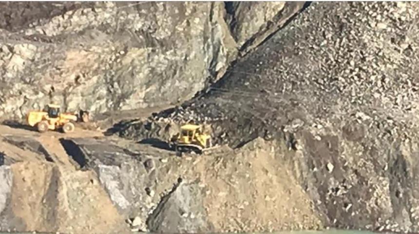 Heyelandan kapanan yolun a&ccedil;ma &ccedil;alışmaları devam ediyor