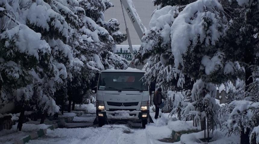 300 ekip 176 ara&ccedil;la yoğun kış şartlarıyla m&uuml;cadele ediyor