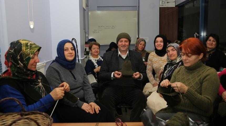 Camili Bilgi evi kursiyerlerinden askerlere bere