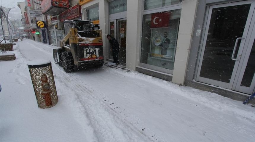 Karla m&uuml;cadele &ccedil;alışmaları s&uuml;r&uuml;yor
