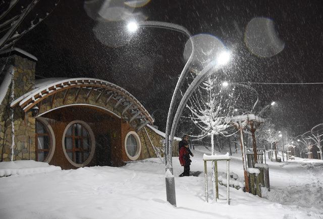 Sivas'ta 844 köy yolu kardan kapandı