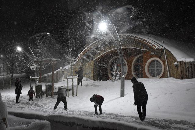 Sivas'ta 844 köy yolu kardan kapandı