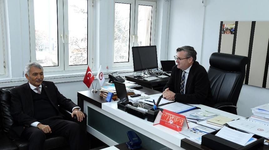 Başkan G&uuml;naydın&rsquo;dan akademisyenlik yaptığı SD&Uuml;&rsquo;ye ziyaret