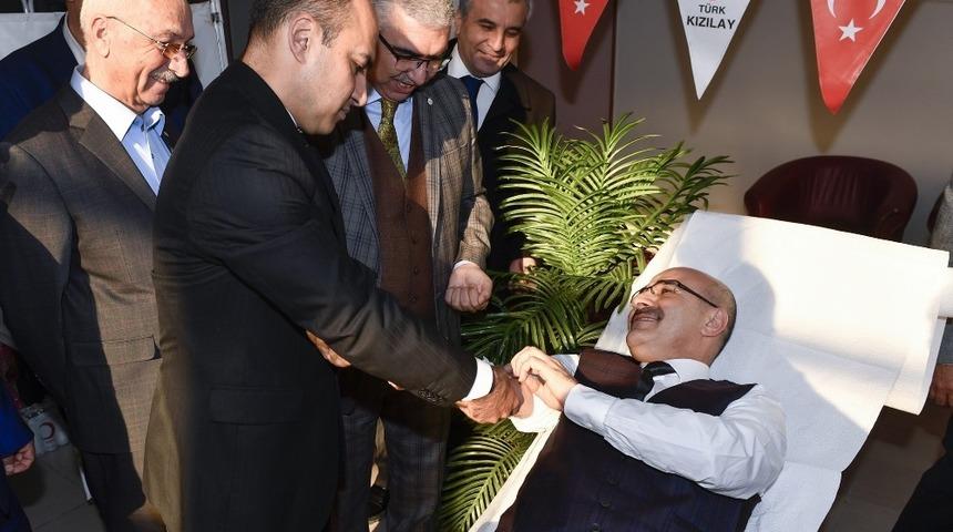 Vali Demirtaş&rsquo;tan kan bağışı kampanyasına destek