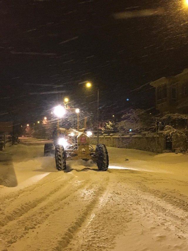 Uçhisar Belediyesi karla mücadele çalışmalarına devam ediyor