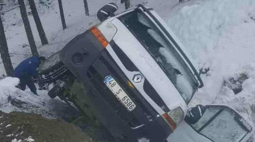 K&ouml;yceğiz&rsquo;de &ouml;ğrenci servisi devrildi