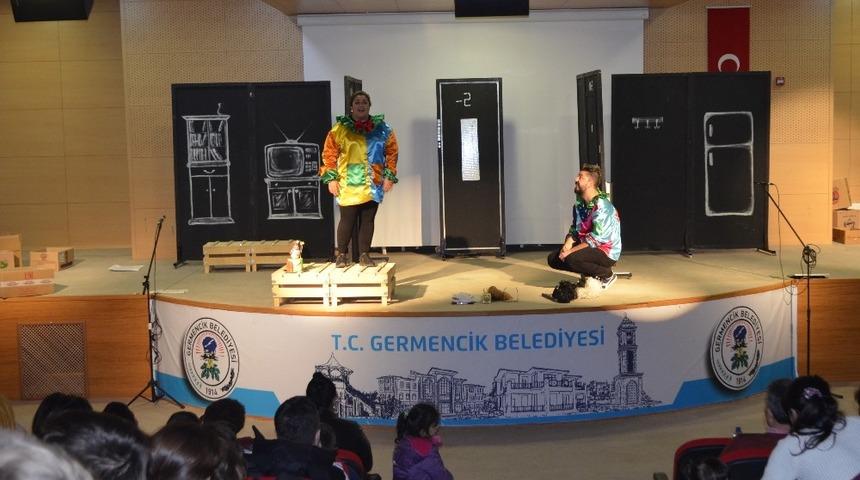 Germencik&rsquo;te &lsquo;Kiralık Sahne&rsquo; oyununa b&uuml;y&uuml;k ilgi