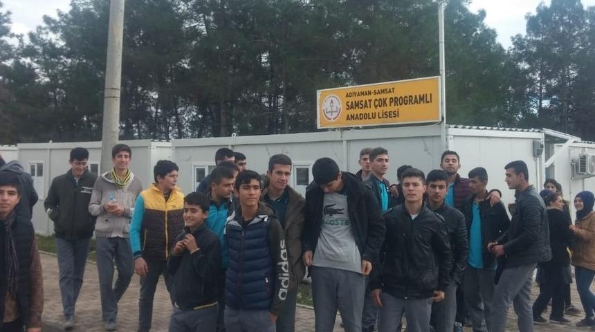 Depremzede &ouml;ğrencilerden Yemen&rsquo;e anlamlı yardım