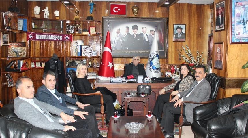 Demirsu, Demirci ile bin 500 iş&ccedil;i alımını g&ouml;r&uuml;şt&uuml;