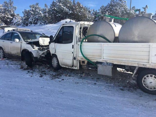 Aslanapa’da trafik kazası: 5 yaralı