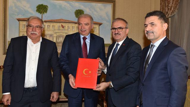 İBB Başkanı Uysal, ailesiyle Alanya'da eğitim külliyesi yaptıracak