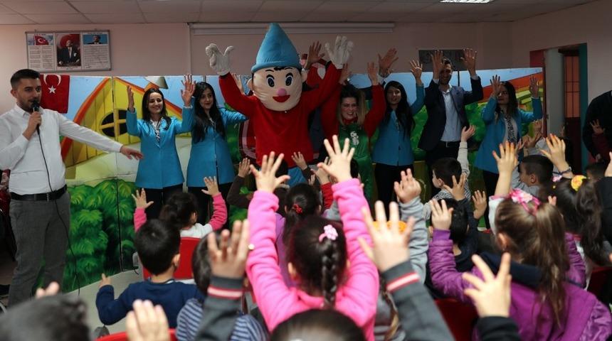 &rsquo;Kuklalar d&uuml;nyasından mutlu bir eğlence&rsquo; &ouml;ğrencilerle buluşuyor