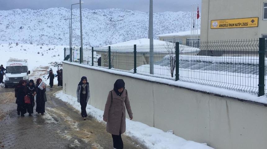 Sincik&rsquo;te eğitime kar engeli