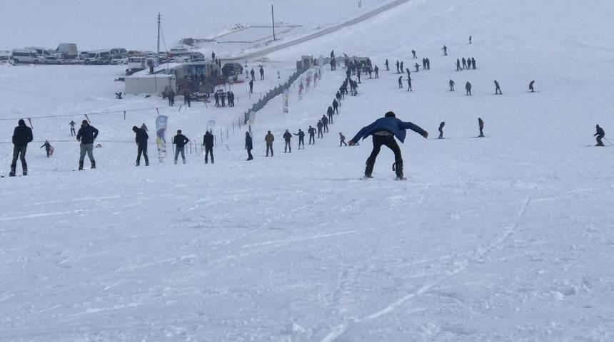 &Ccedil;aldıran&rsquo;da kayak sezonu a&ccedil;ıldı