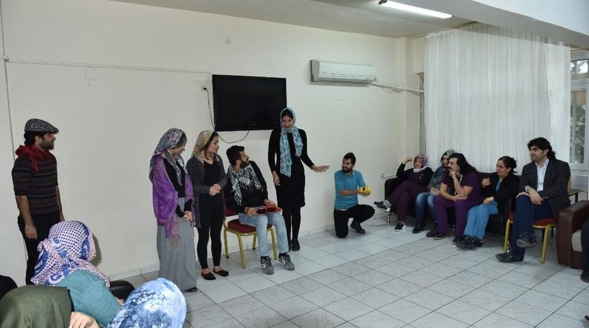 D&Uuml;&rsquo;den hastalara moral tiyatrosu