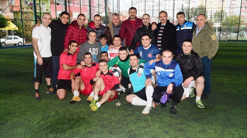 B&uuml;y&uuml;kşehir zabıtası futbol turnuvasında kaynaştı